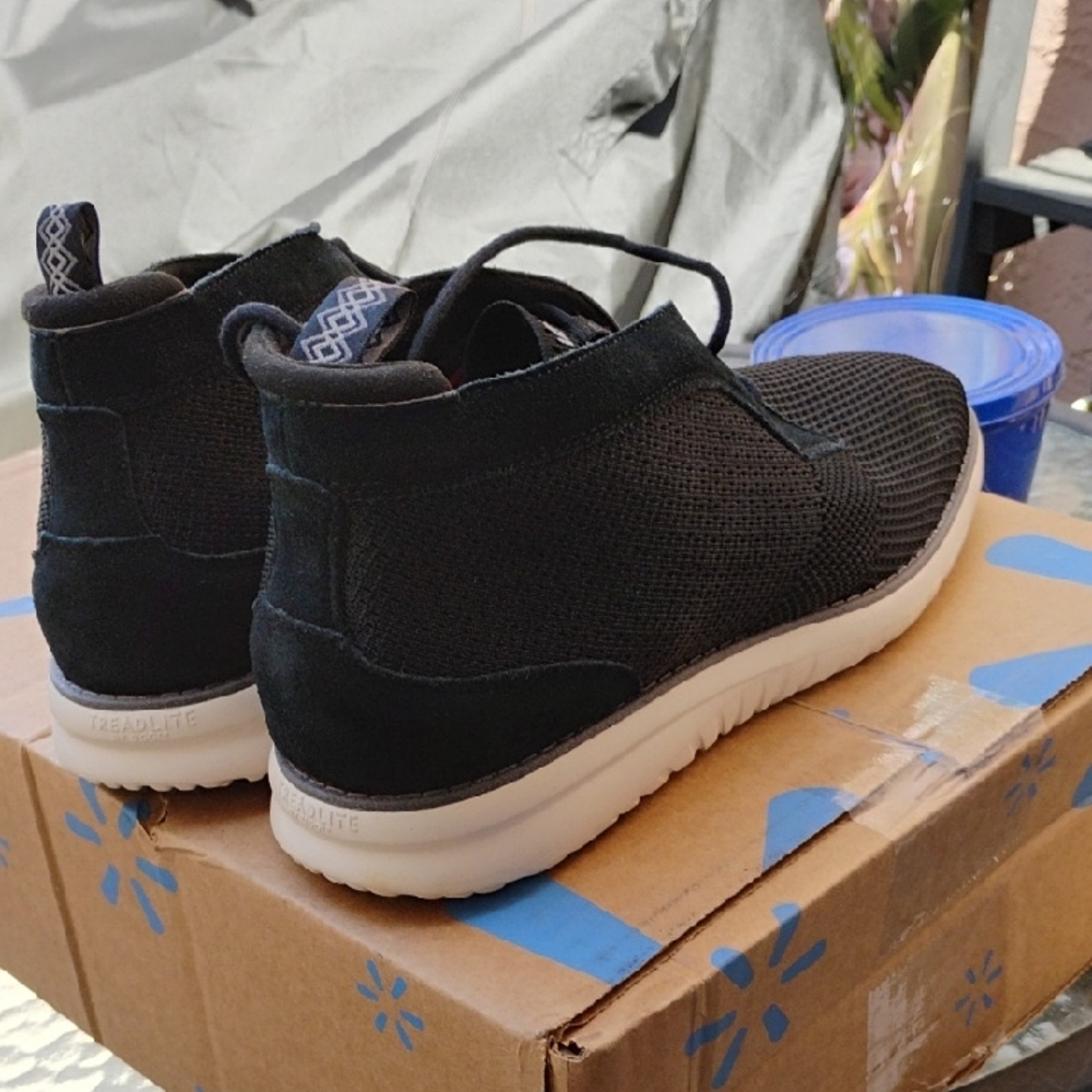 UGG Black Sneakers with Suede Upper and Minimalist Design